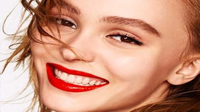 LILY-ROSE DEPP MAKYAJ KAMPANYASININ YÜZÜ OLDU