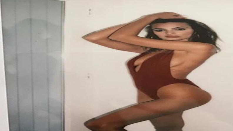 EMILY RATAJKOWSKI’DEN BİKİNİ KOLEKSİYONU