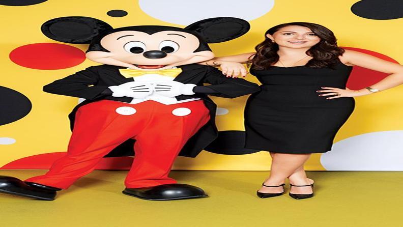 MICKEY MOUSE VE GAMZE SARAÇOĞLU BULUŞMASI