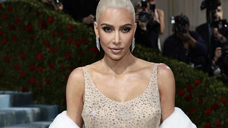 Kim Kardashian Marilyn Monroe'nun Elbisesine Zarar Verdi mi?