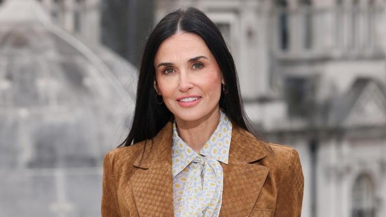 Süet Şıklığı 2025'te de Zirvede!