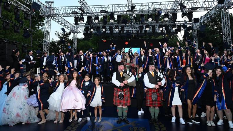 Tarabya İngiliz Okulları'nda Mezuniyet Coşkusu