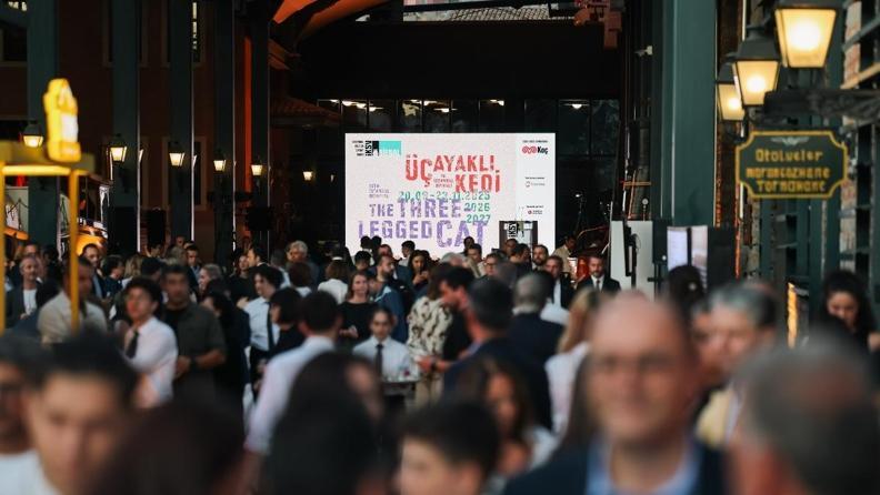 “Üç Ayaklı Kedi”: 18. İstanbul Bienali Şehri Sanatla Birleştiriyor
