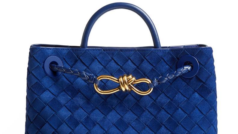 "It Bag" Hikayesinde Renk Etkisi: Bottega Veneta'dan Royal Blue İmzası
