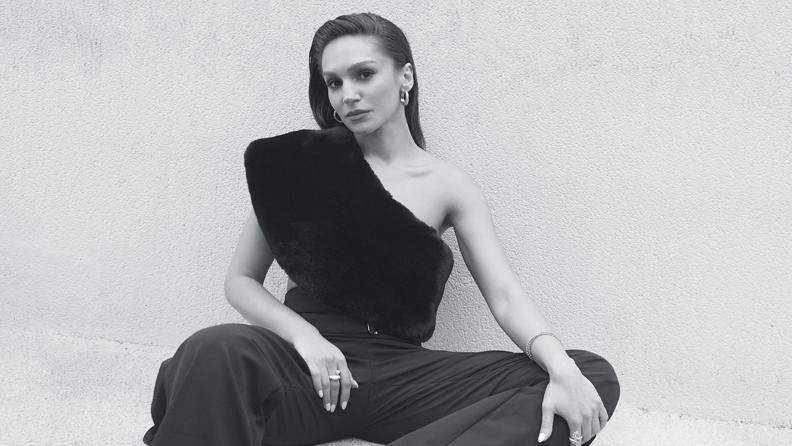 Uzak Bir Şehirden Kendi Merkezine: Sahra Şaş