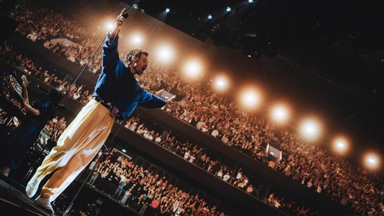 Harry Styles'tan Netflix'e Özel Bir Sahne Gecesi