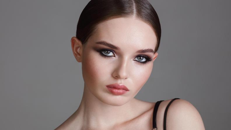 Gün Boyu Akmayan Göz Kalemi Tüyoları